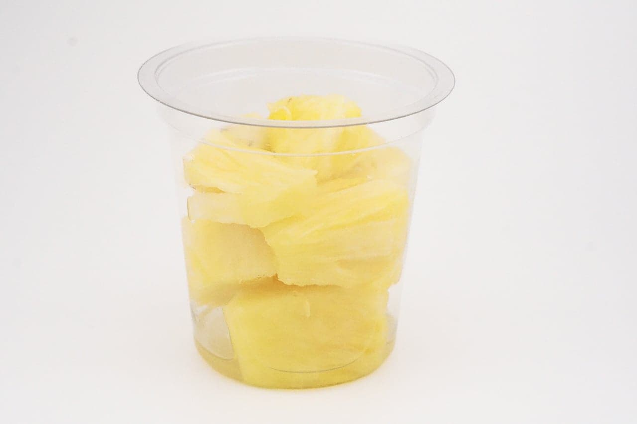 Fresh-cut fruit cups packaged for students